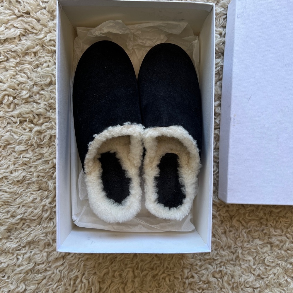 Doen Black suede shearling clogs new with tags